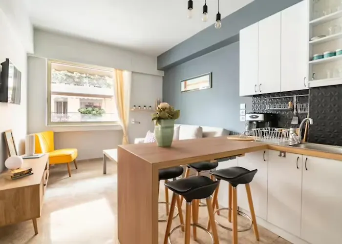 Sunny Apartment Right Under Parthenon